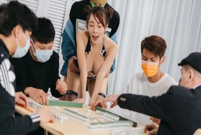 台灣swag @princessdolly 過年打麻將 到好友家廝殺 沒想到有位超正的表妹 | 免費高清AV在線看